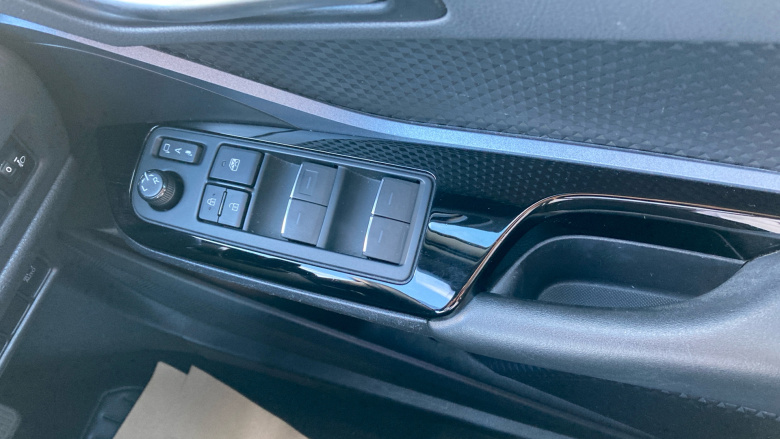 Toyota C-HR 1.8 Hybrid Design 5dr CVT Hybrid Hatchback